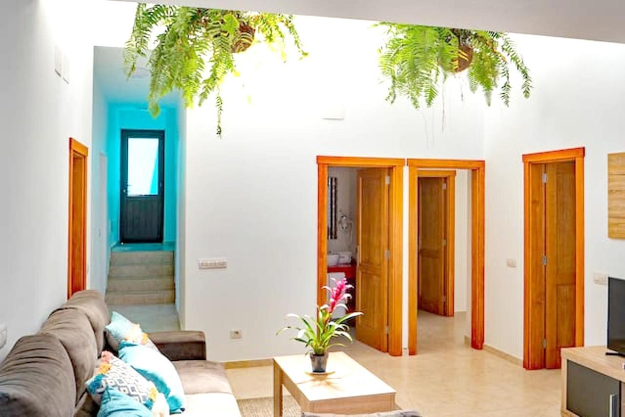 Comfortable House In Tias With Free Parking Экстерьер фото